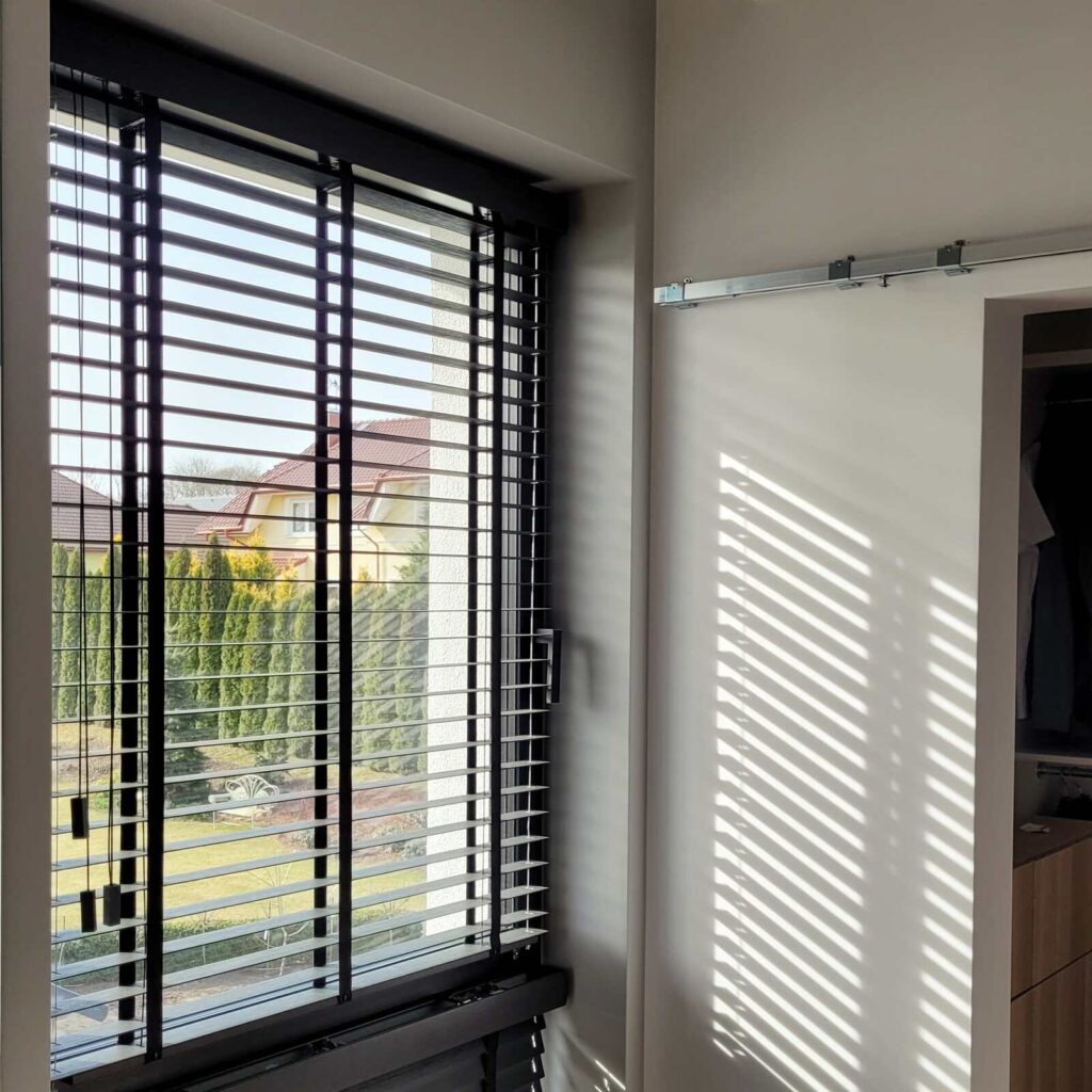 Czy rolety rzymskie mogą być zintegrowane z systemem inteligentnego domu?