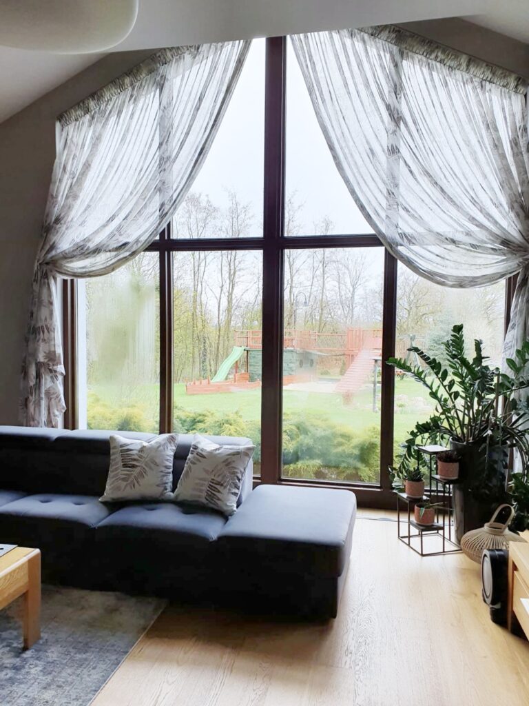 okna w nowoczesnej stodole