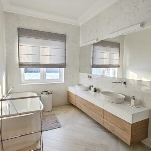 Dekoracje okienne w minimalistycznych wnętrzach. Jak stworzyć efekt bez przesytu?